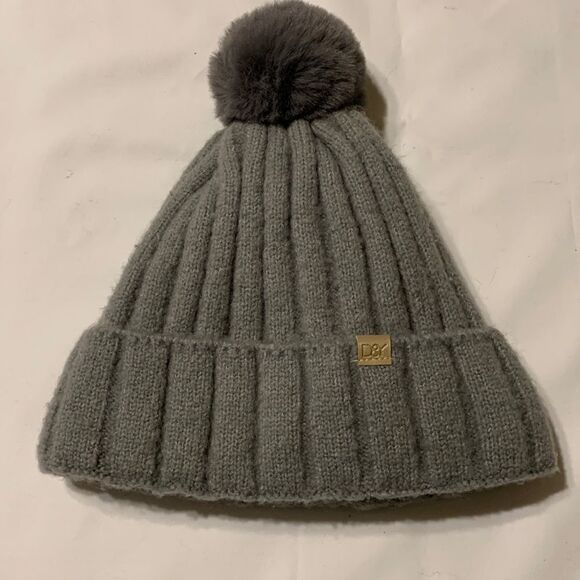 David and Young beanie with faux fur lining - Picture 1 of 8